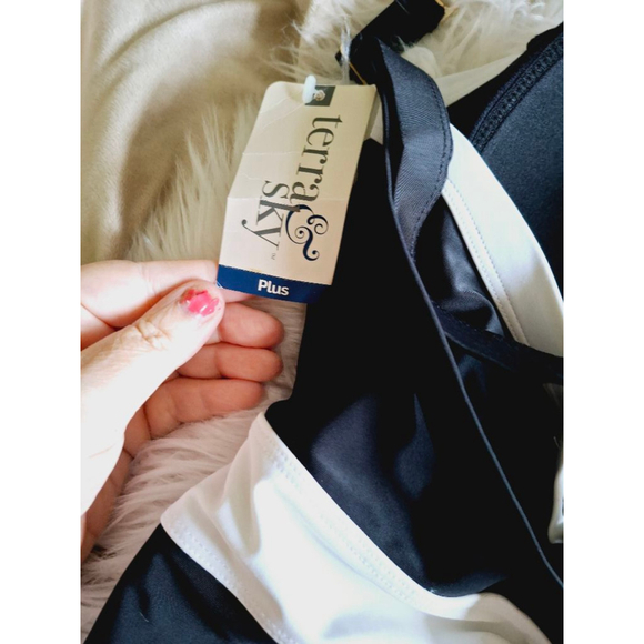 Terra & Sky sz 3X Black and White one piece built in bra vacay resort swimsuit - Picture 7 of 8